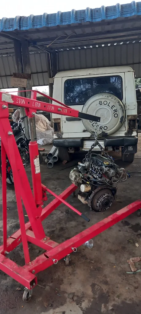 Bolero engine on the hydraulic crane
